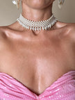 Choker con perle sintetiche bianche – modello elasticizzato
