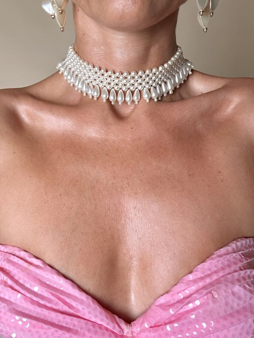 Choker con perle sintetiche bianche – modello elasticizzato