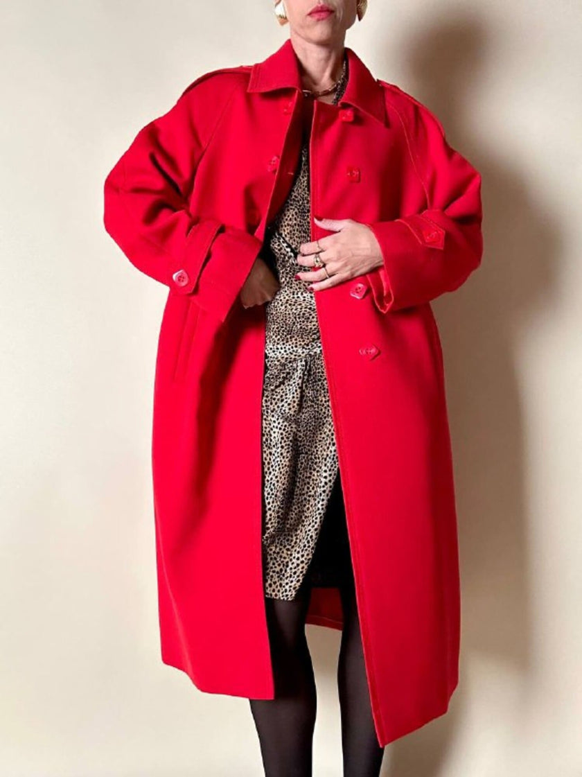 Cappotto rosso oversize con bottoni quadrati