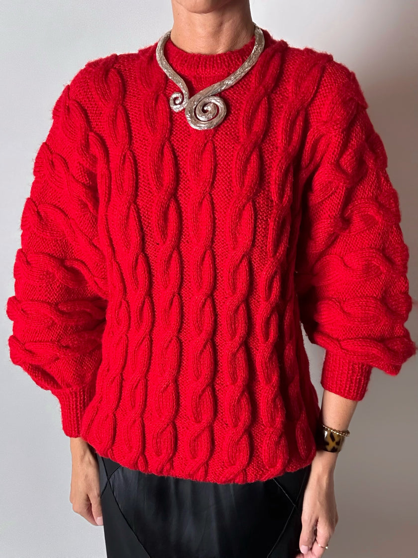 Maglione vintage fatto a mano in lana rossa con maxi trecce a rilievo
