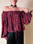 Blusa in seta nera con bocche e cuori rossi “Yves Saint Laurent”
