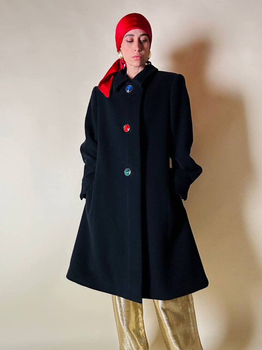 Cappotto nero con maxi bottoni gioiello multicolor “Yves Saint Laurent”