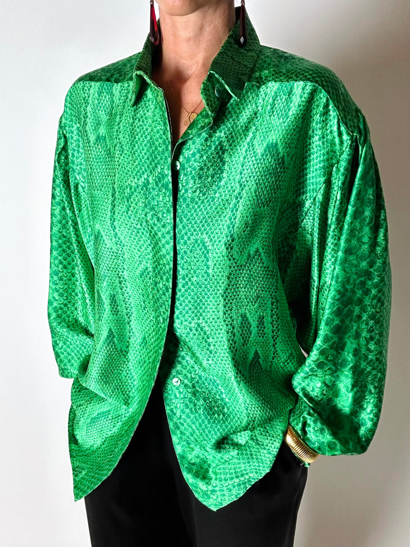 Camicia vintage sartoriale in raso di seta stampa pitone verde smeraldo