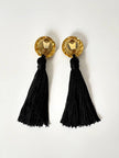 Maxi orecchini a clip con nappe couture nere e dettagli dorati