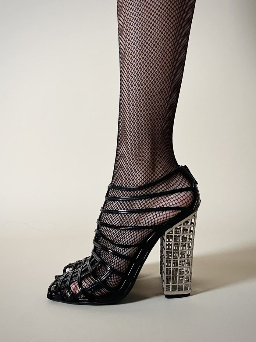 Sandali Cage Yves Saint Laurent in Vernice Nera con Tacco Scultura – SS 2009