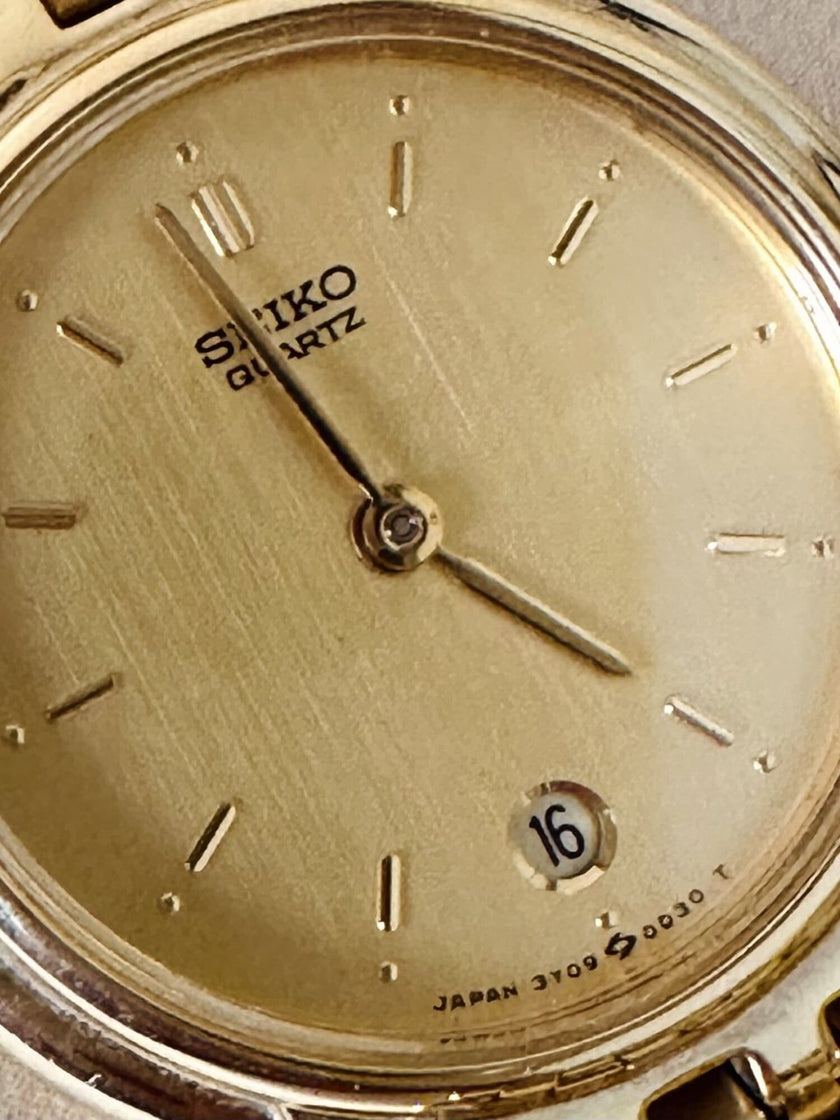 Orologio dorato con cinturino a bracciale “Seiko”