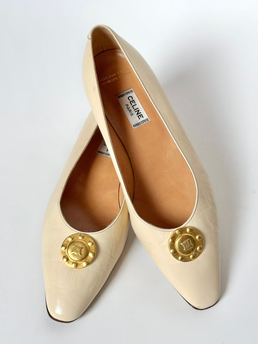 Ballerine vintage Celine Paris in pelle avorio con medaglioni dorati logati