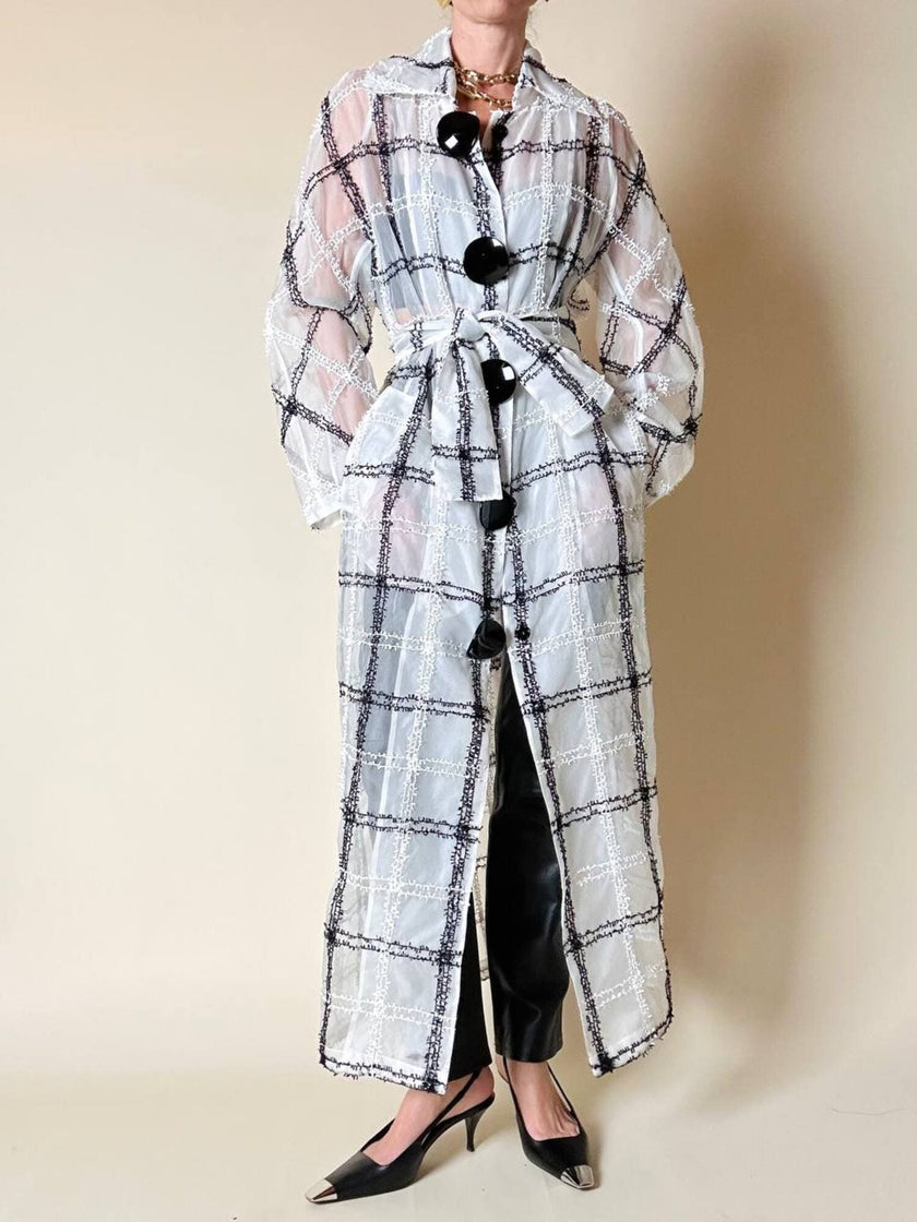 Trench lungo in organza di seta bianca operata con maxi bottoni neri “Emporio Armani”
