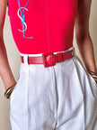 Cintura Yves Saint Laurent in pelle rossa con fibbia ricoperta e borchia dorata con logo YSL