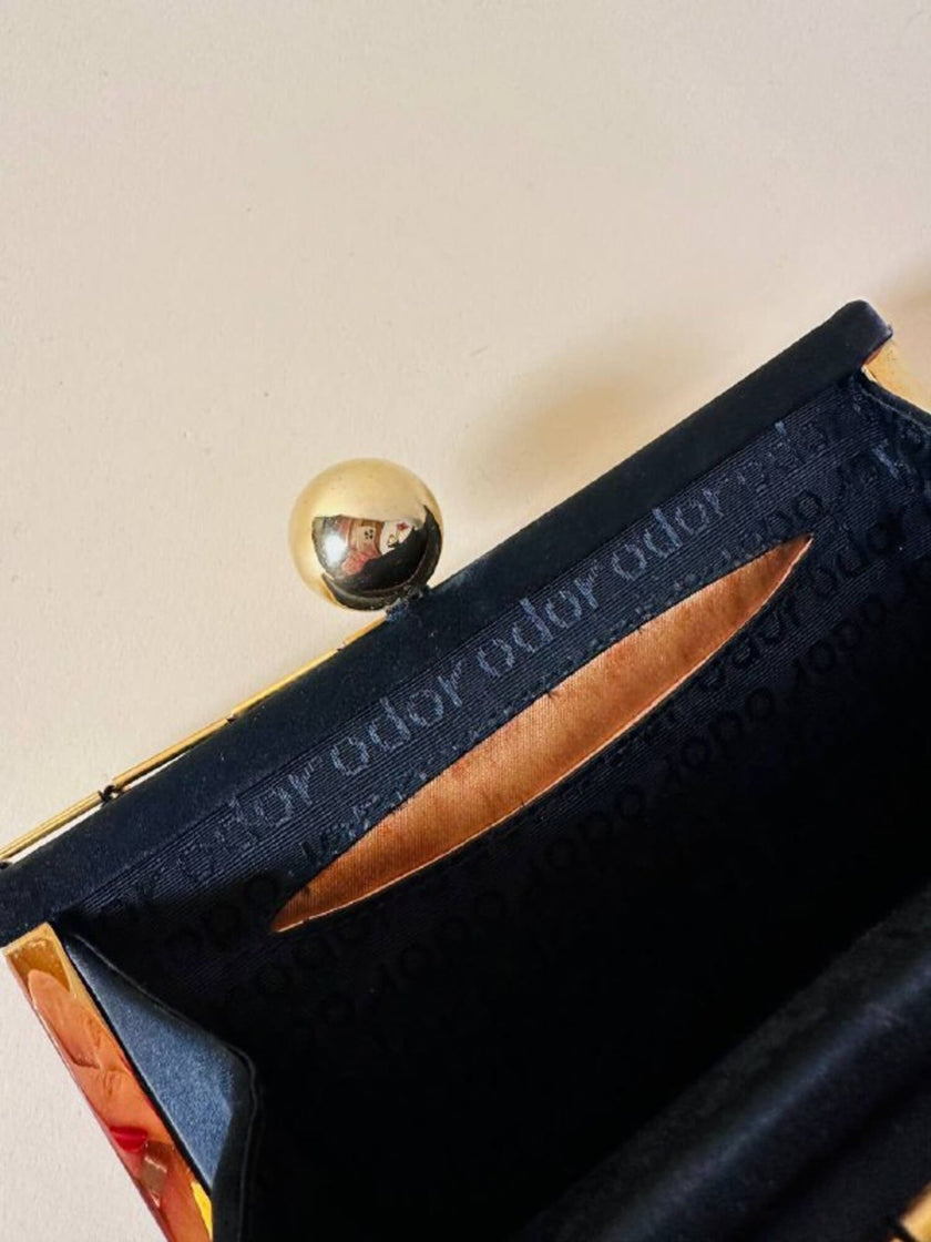 Clutch gioiello in seta nera con armatura di perline dorate “Rodo”