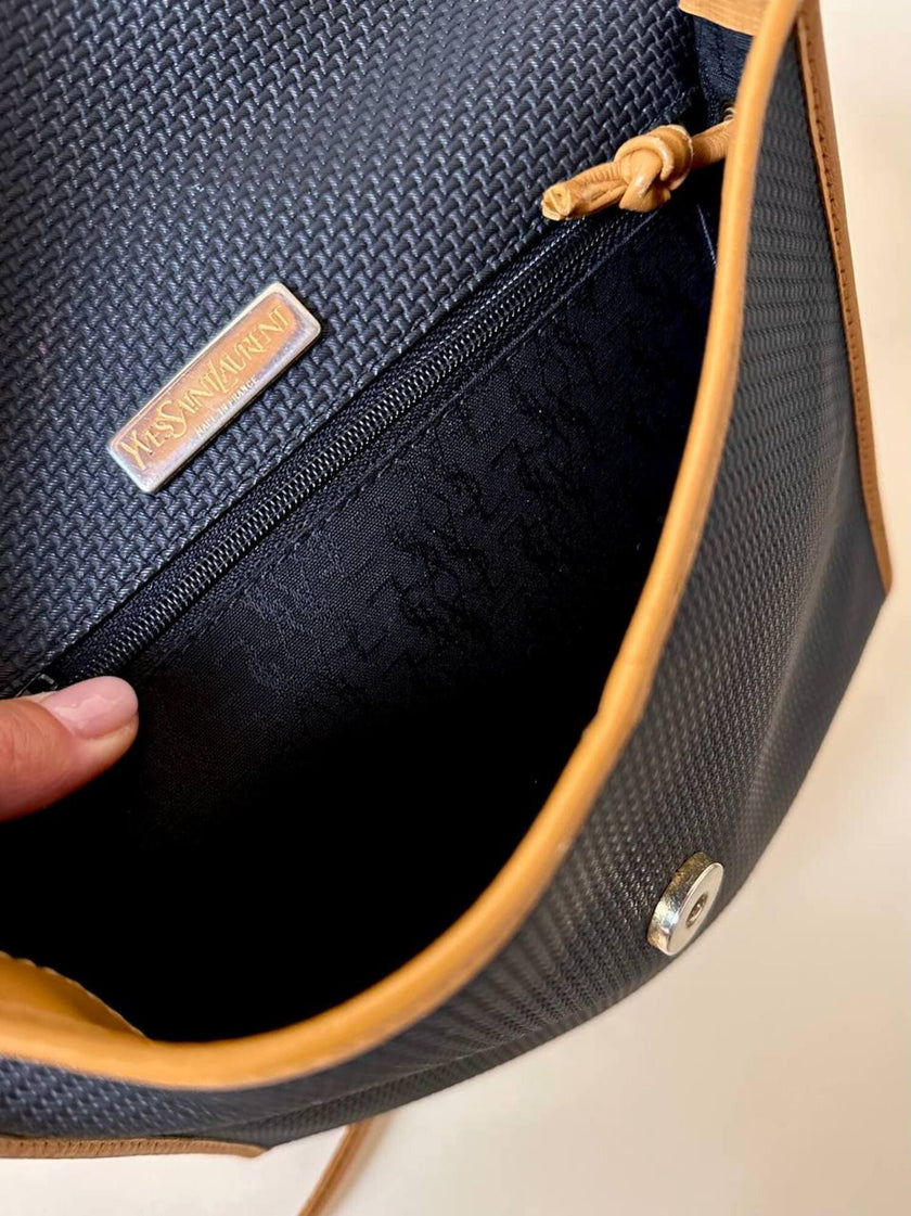 Borsa bandoulière Yves Saint Laurent in tessuto tramato nero con dettagli in pelle cuoio