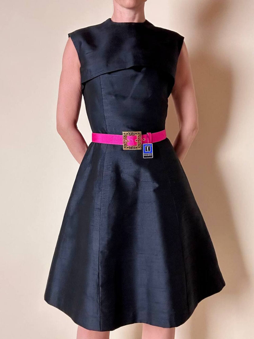 Abito sartoriale in shantung nero con bolero in coordinato