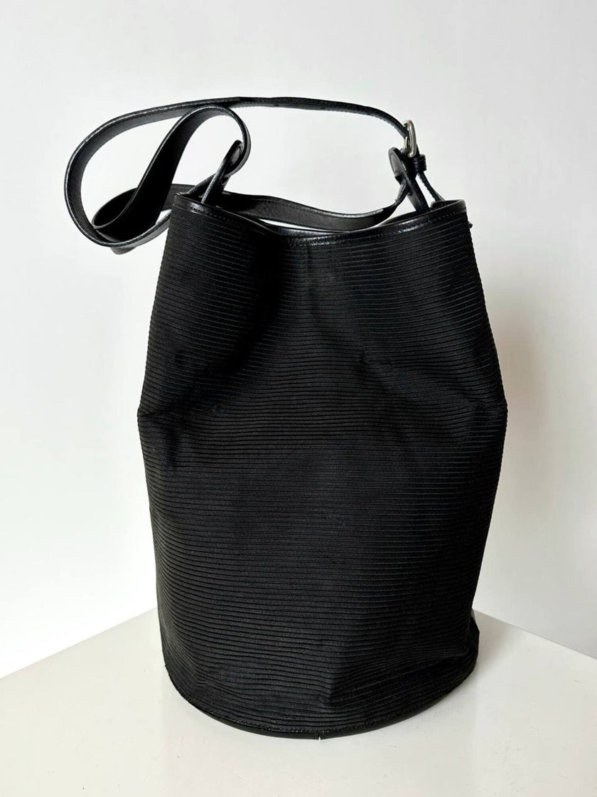 Secchiello vintage Yves Saint Laurent in tessuto nero millerighe con riporti in pelle