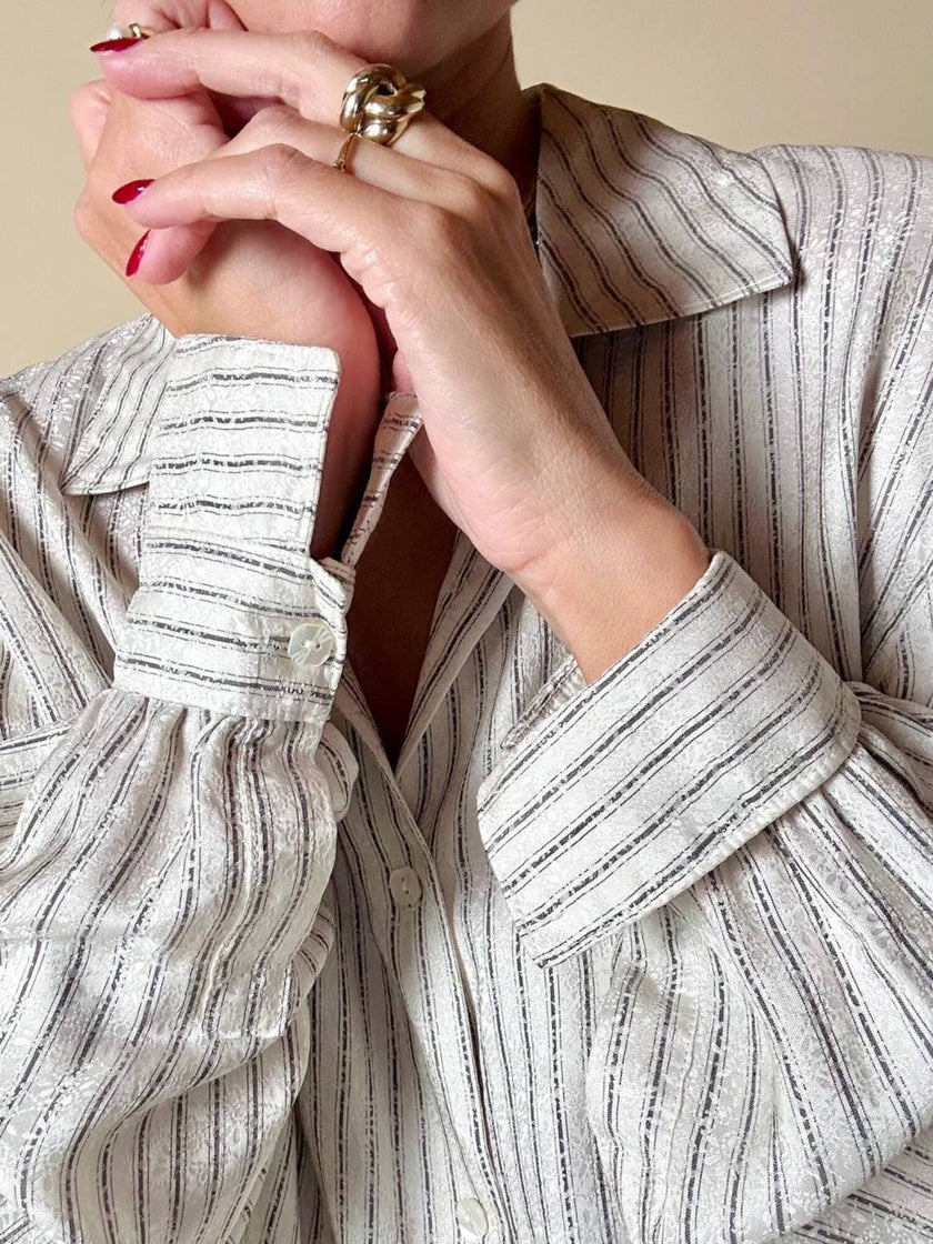 Camisa de sastre en seda Jacquard blanca con rayas grises