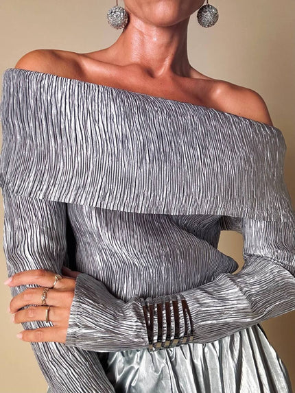 Maglia con spalle scoperte in tessuto micro plissè grigio argento