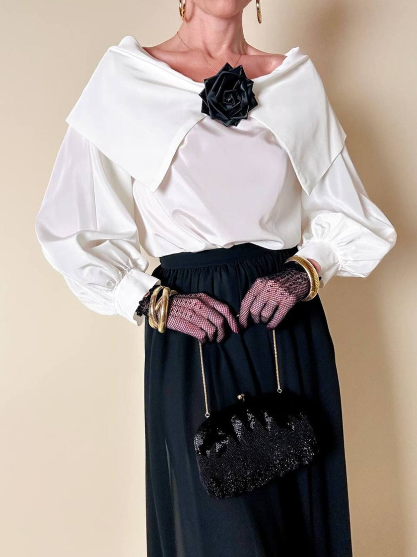 Blusa vintage Yves Saint Laurent bianca con grande balza e rosa nera