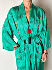 Collana vintage in stile orientale con ciondolo rotondo in cinabro rosso e nappa couture