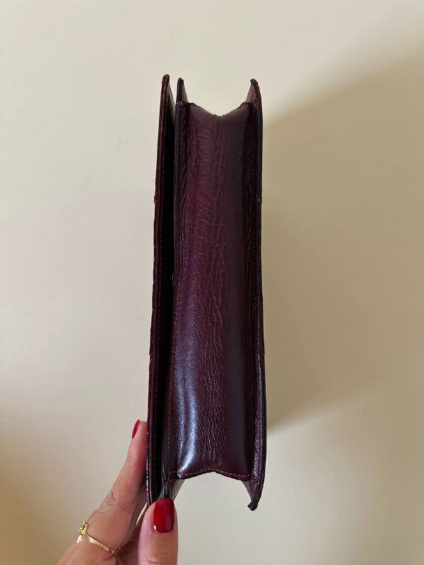 Pochette rettangolare in pitone e pelle bordeaux con tracolla in catena