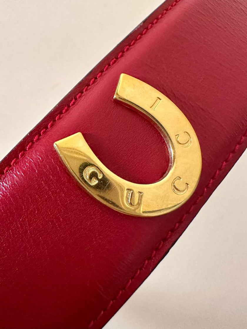 Cintura Gucci in pelle rossa con borchie a ferro di cavallo