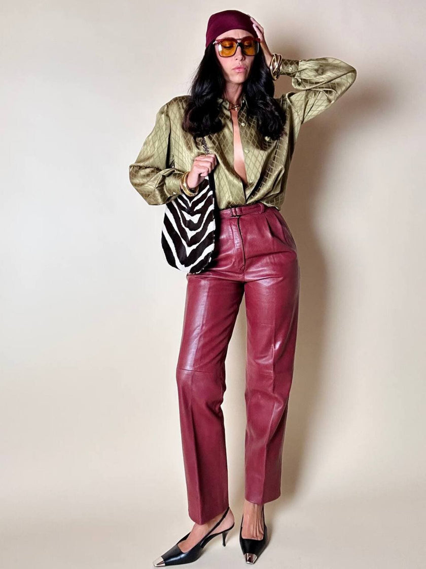 Pantalone in pelle mattone rosato a vita alta con pince e cintura in coordinato La Matta
