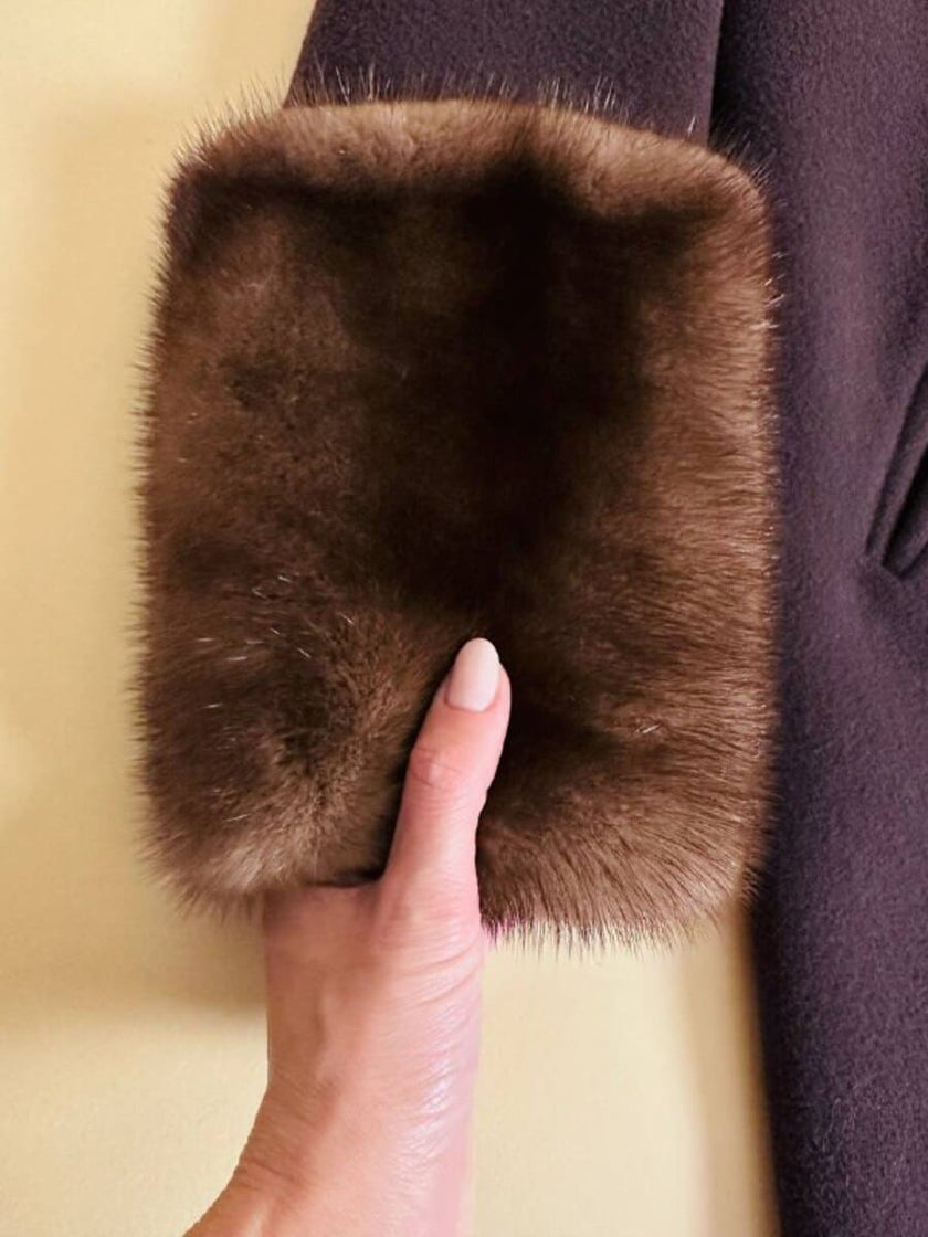 Cappotto doppiopetto in drap di lana caffè con polsi di visone
