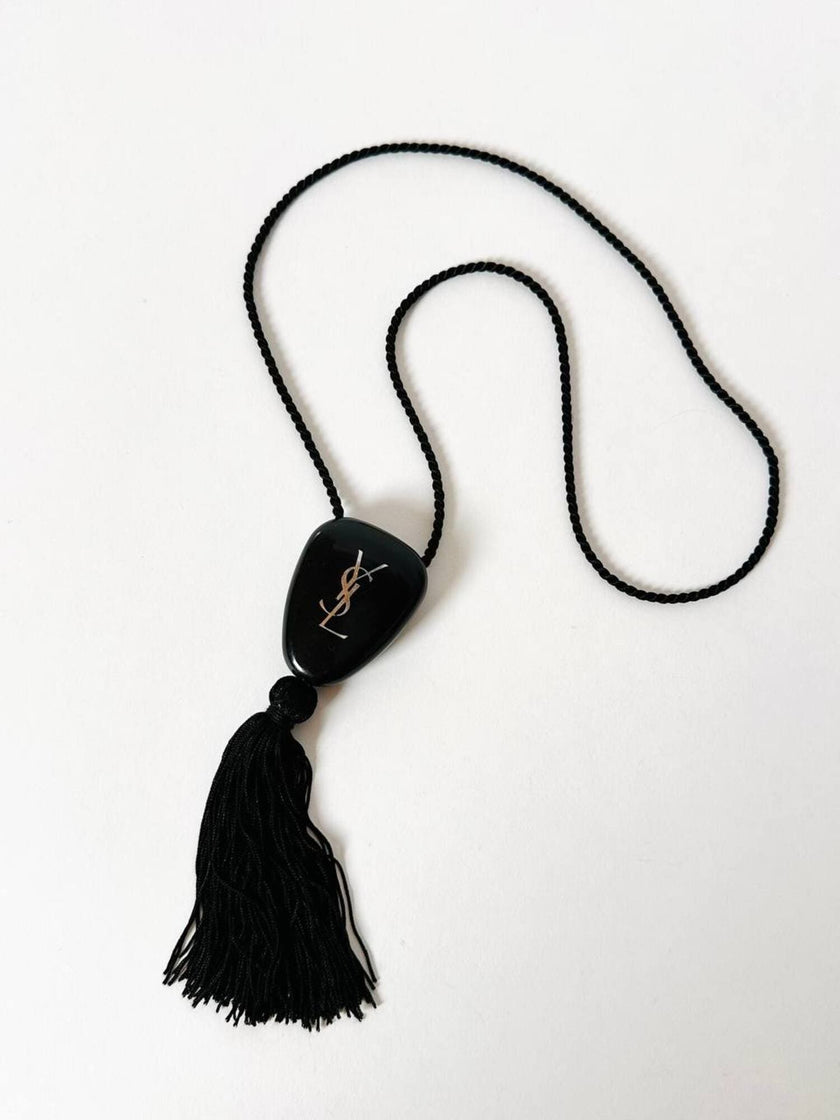 Collana vintage Yves Saint Laurent con pendente nappa couture – gioiello diffusore di aroma
