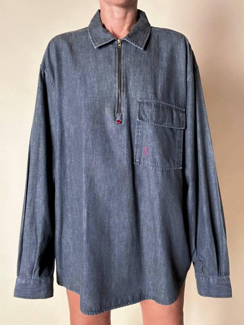 Blusa Yves Saint Laurent oversize in denim grigio con zip e logo ricamato