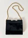 Borsa vintage Fendi in lucite nera con logo inciso e tracolla a catena dorata