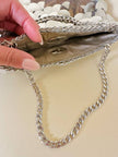 Parure composta da clip e mini bag in paillettes argento