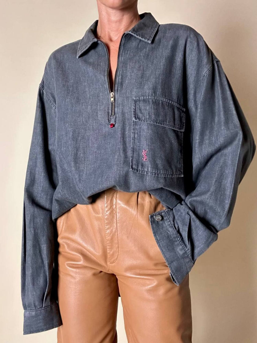 Blusa Yves Saint Laurent oversize in denim grigio con zip e logo ricamato