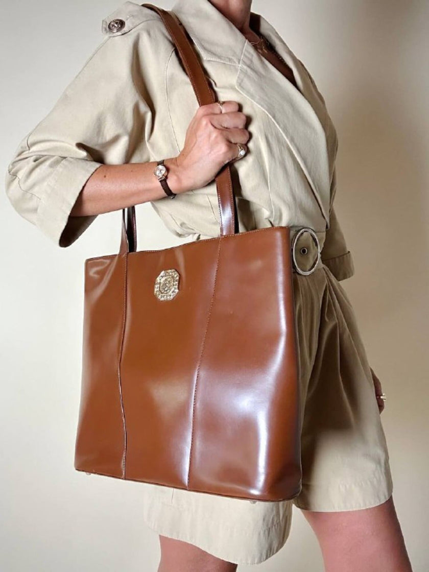 Borsa Yves Saint Laurent in pelle spazzolata color cuoio con accessorio gioiello
