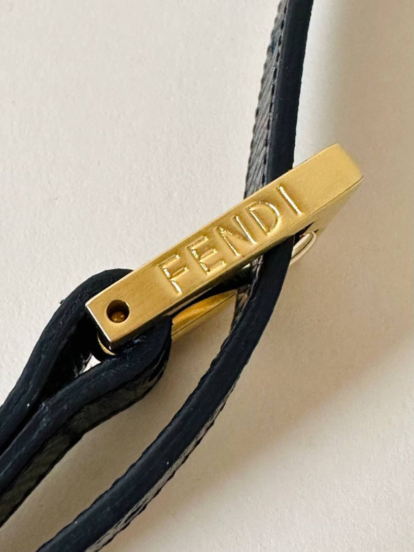 Cintura vintage Fendi in pelle nera con fibbia dorata
