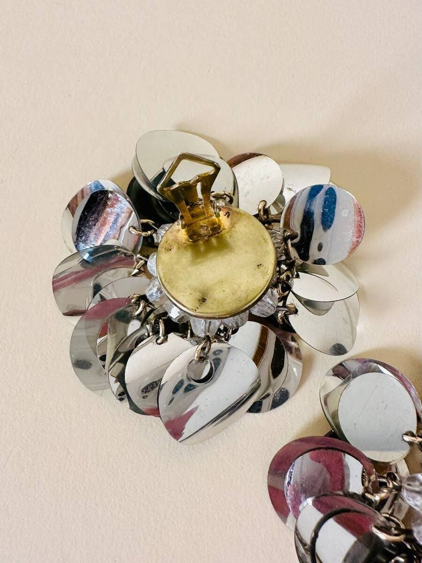 Parure composta da clip e mini bag in paillettes argento