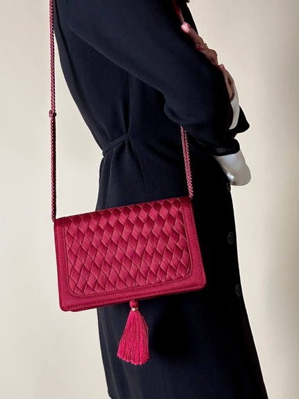 Borsa vintage Guy Laroche Paris in raso color lampone con nappa couture