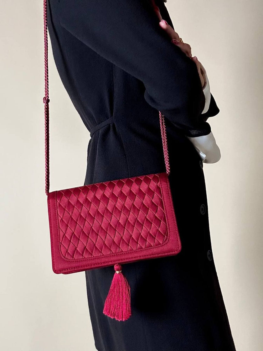 Borsa vintage Guy Laroche Paris in raso color lampone con nappa couture