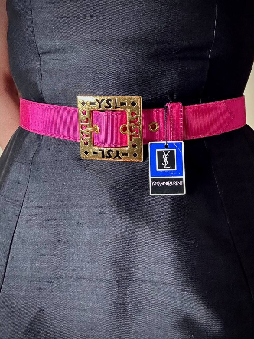 Cintura in gros grain fucsia con fibbia logata color oro “Yves Saint Laurent”