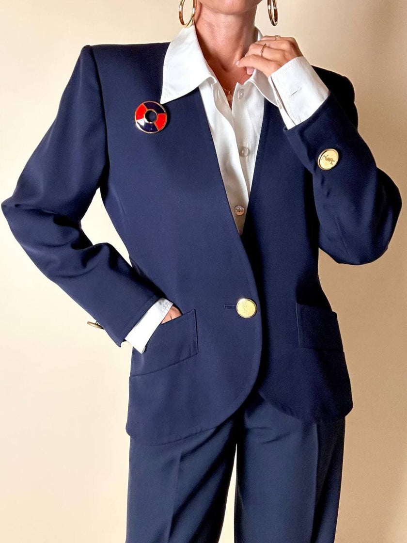 Blazer vintage Yves Saint Laurent en laine rasée bleu nuit avec boutons dorés logotés