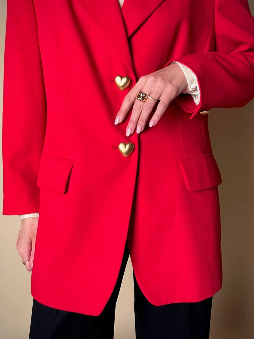Blazer rosso con bottoni dorati a forma di cuore “Mondì”