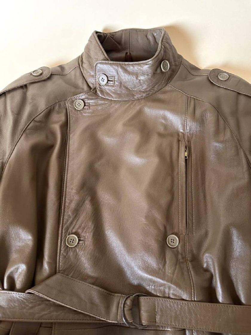 Trench doppiopetto in pelle color fango con interno imbottito