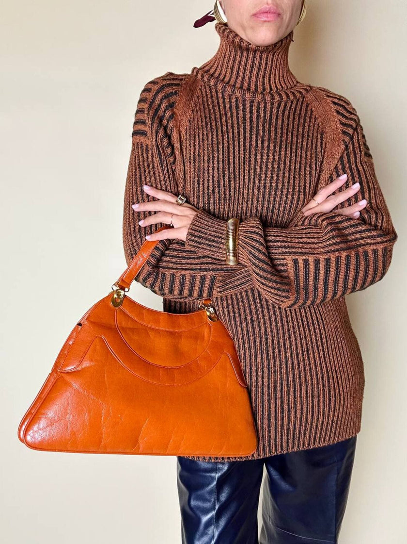 Borsa in pelle arancione zucca con doppi manici e hardware oro