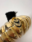 Clutch vintage Scheilan realizzata in metallo oro a forma di conchiglia con maxi nappa couture