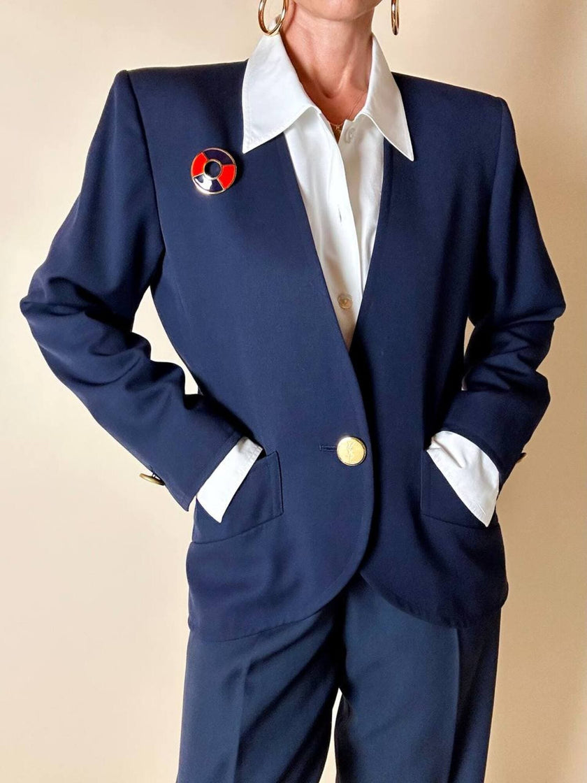 Blazer vintage Yves Saint Laurent en laine rasée bleu nuit avec boutons dorés logotés