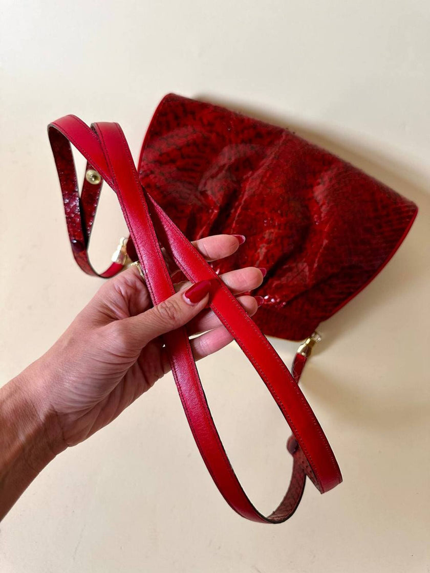 Pochette in whips rossa con tracolla regolabile