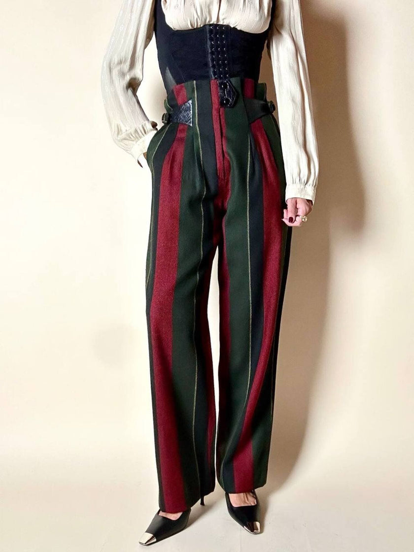 Pantalone a vita alta in lana jacquard a righe verticali con cinturini in pelle nera