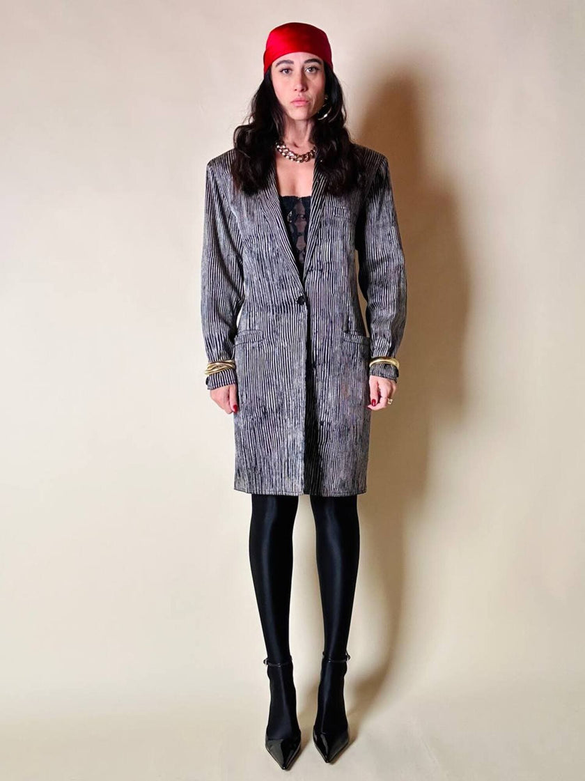 Blazer lungo in raso di seta a righe bianche e nere “Gianni Versace”