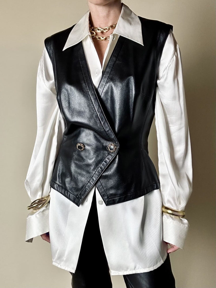 Gilet vintage in pelle nera modello doppiopetto con bottoni gioiello e fodera fantasia cachemire