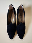 Décolleté in suede nero con taglio a punta “Yves Saint Laurent”