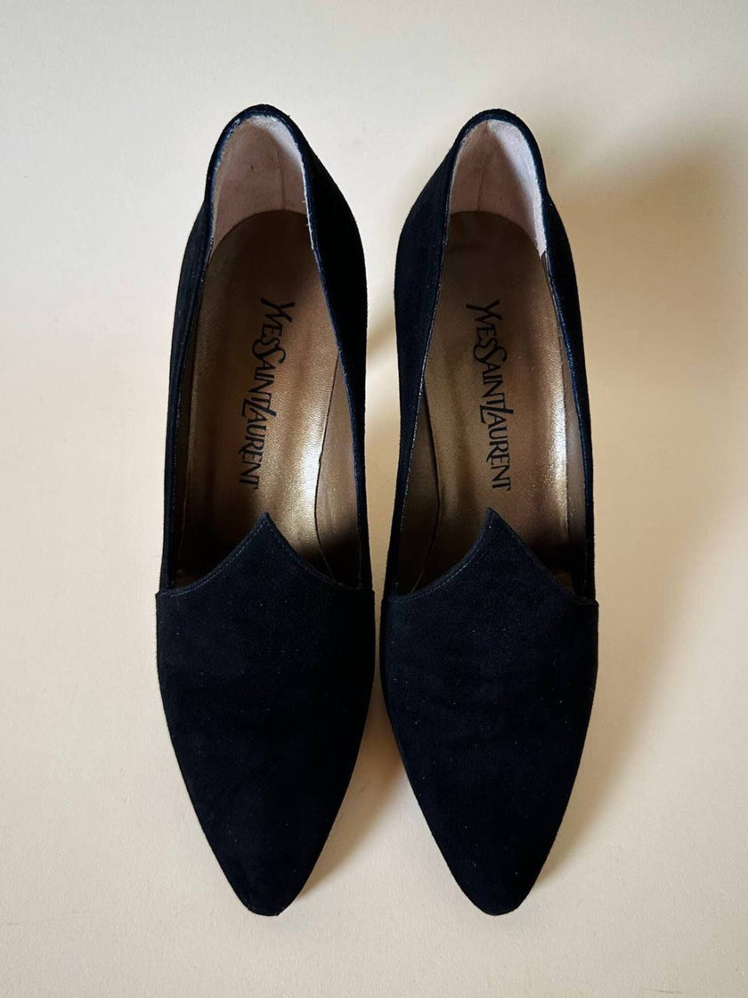 Décolleté in suede nero con taglio a punta “Yves Saint Laurent”