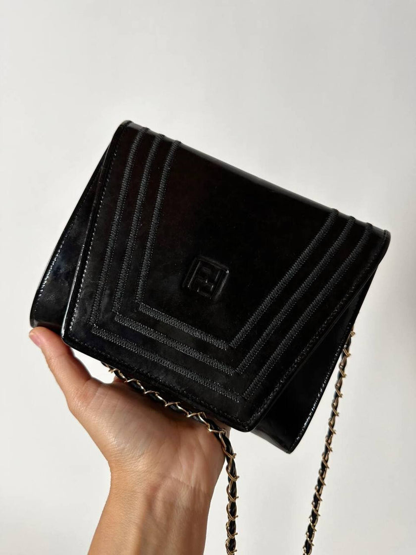 Borsa vintage Fendi con cuciture concentriche e tracolla in catena