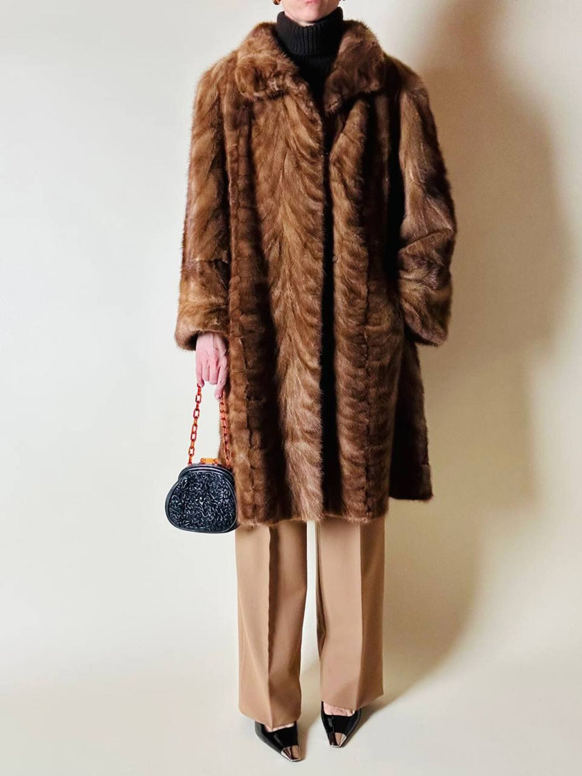 Cappotto vintage in pelliccia di visone marrone chiaro con lavorazione a pannelli